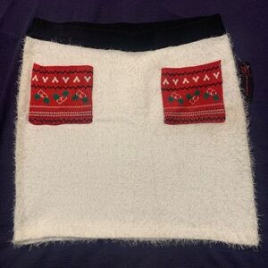 No Boundaries White Mini Skirt with Red Patterned Pockets size L (11-13).